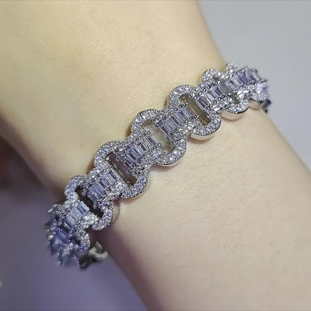 NEW LUXURY OVAL DIAMOND S925 STERLING SILVER BANGLE BRACELET - Picture 2 of 3